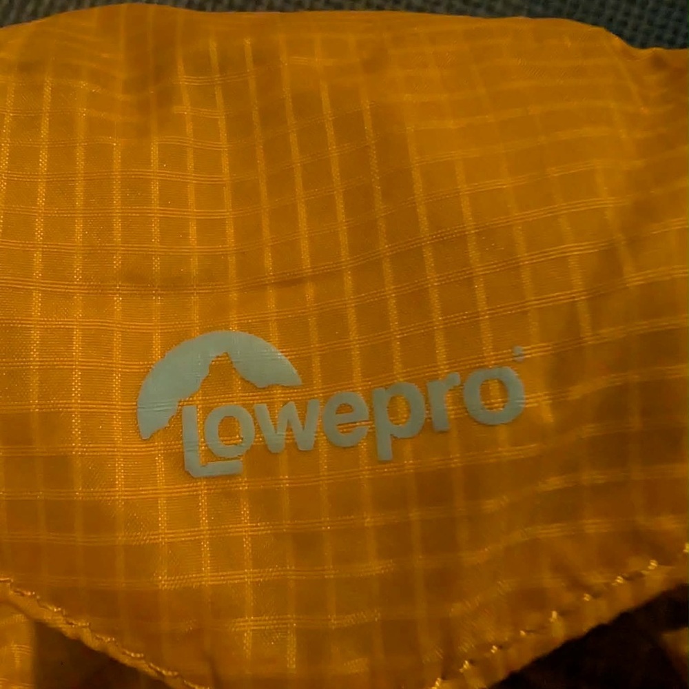 Lowepro hiking camera backpack - image 2